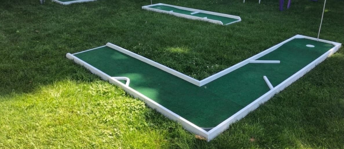 Mini golf course outdoor setup